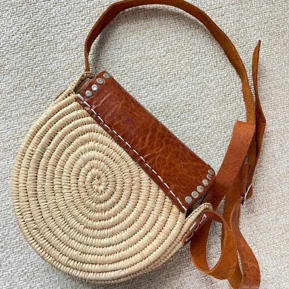 Moroccan crossbody bag Raffia crochet bag Round handbag Milk straw/brown leather - Picture 12 of 14
